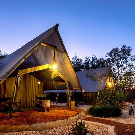 Hotel Urban Camp Windhoek Esterno foto