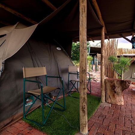 Urban Camp Hotel Windhoek Esterno foto